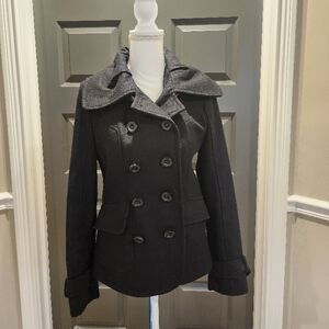 Chic Black Double-Breasted Peacoat
